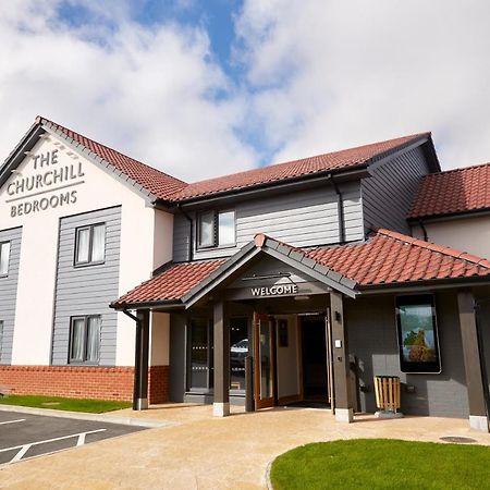 The Churchill By Greene King Inns Royal Wootton Bassett Eksteriør billede