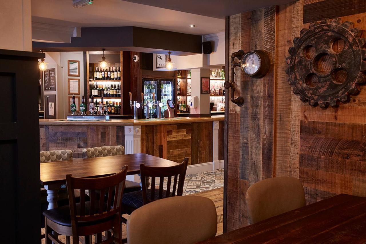 The Churchill By Greene King Inns Royal Wootton Bassett Eksteriør billede
