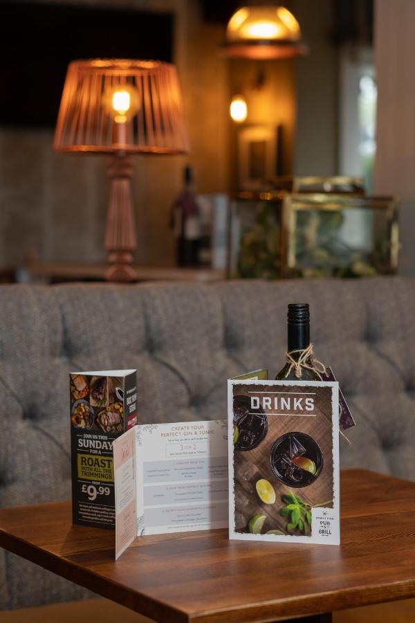 The Churchill By Greene King Inns Royal Wootton Bassett Eksteriør billede