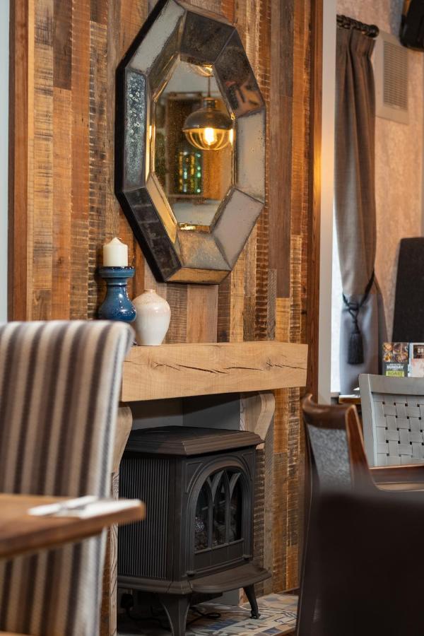 The Churchill By Greene King Inns Royal Wootton Bassett Eksteriør billede