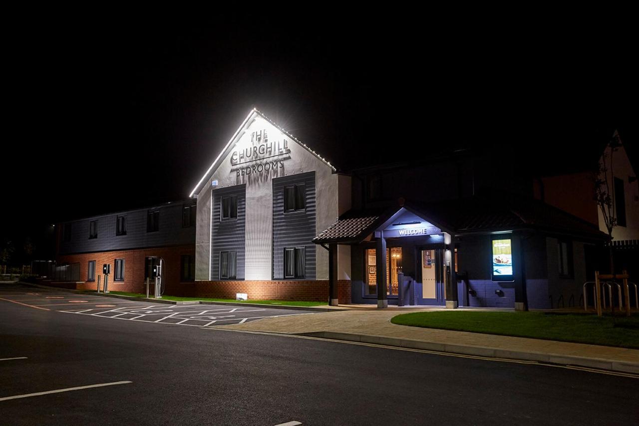 The Churchill By Greene King Inns Royal Wootton Bassett Eksteriør billede