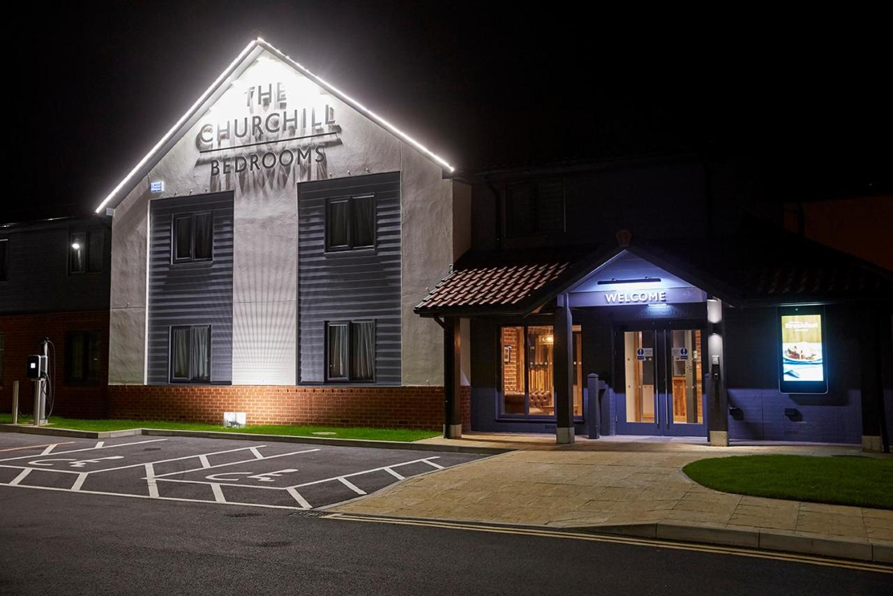 The Churchill By Greene King Inns Royal Wootton Bassett Eksteriør billede